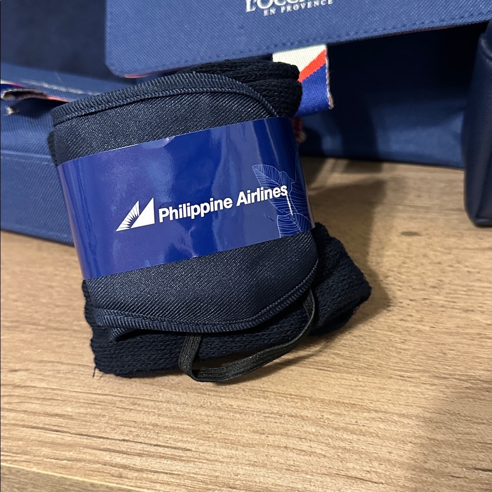 3 Philippine Airlines amenity kit bags - Picture 7 of 7